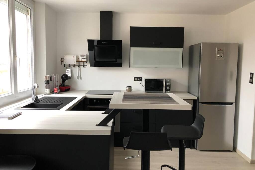 Appartement De Adrien Garage Prive Charleville-Mézières Exteriör bild