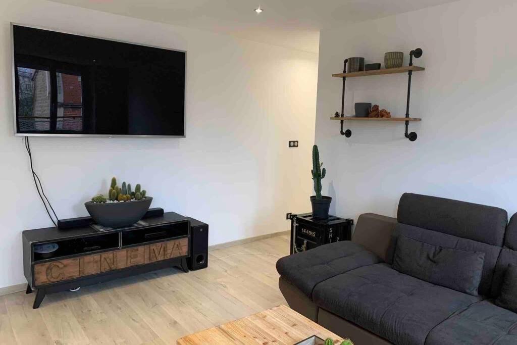 Appartement De Adrien Garage Prive Charleville-Mézières Exteriör bild