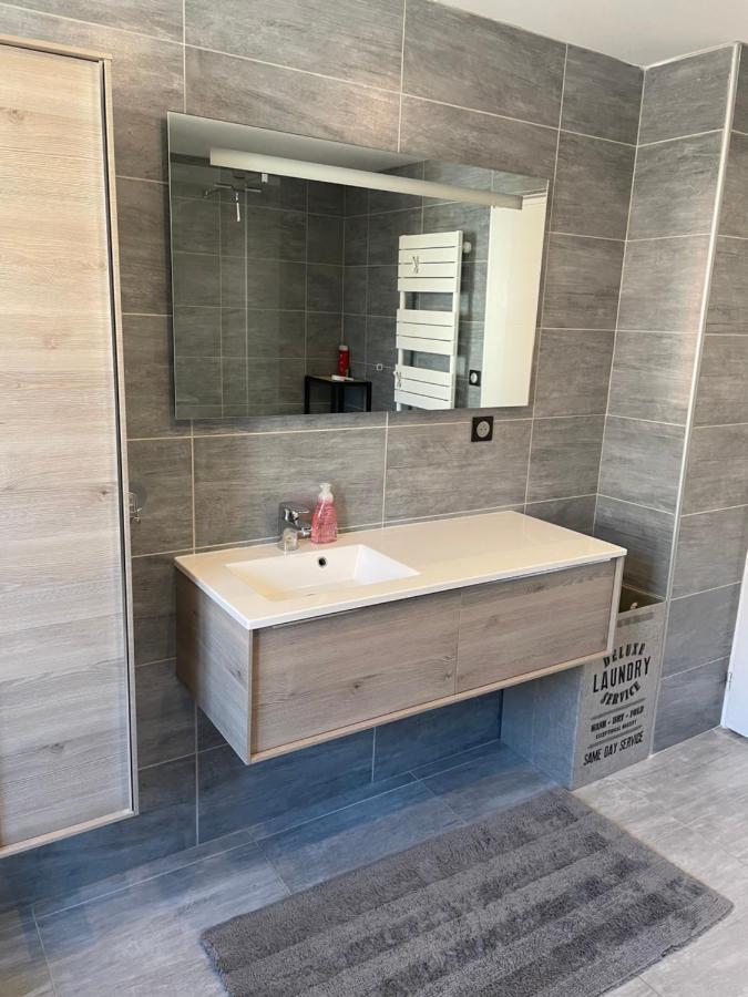 Appartement De Adrien Garage Prive Charleville-Mézières Exteriör bild