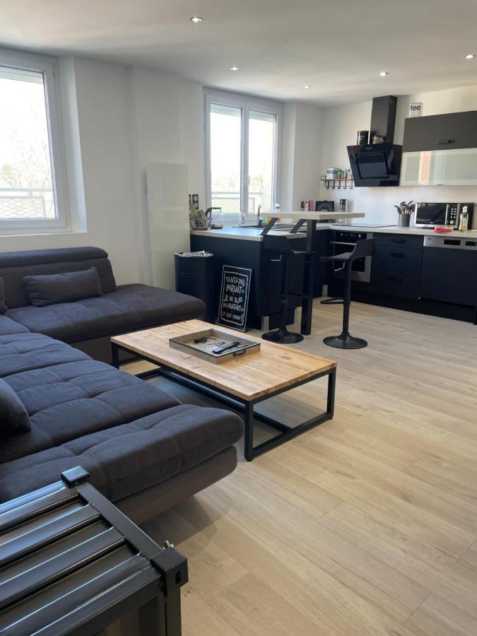 Appartement De Adrien Garage Prive Charleville-Mézières Exteriör bild