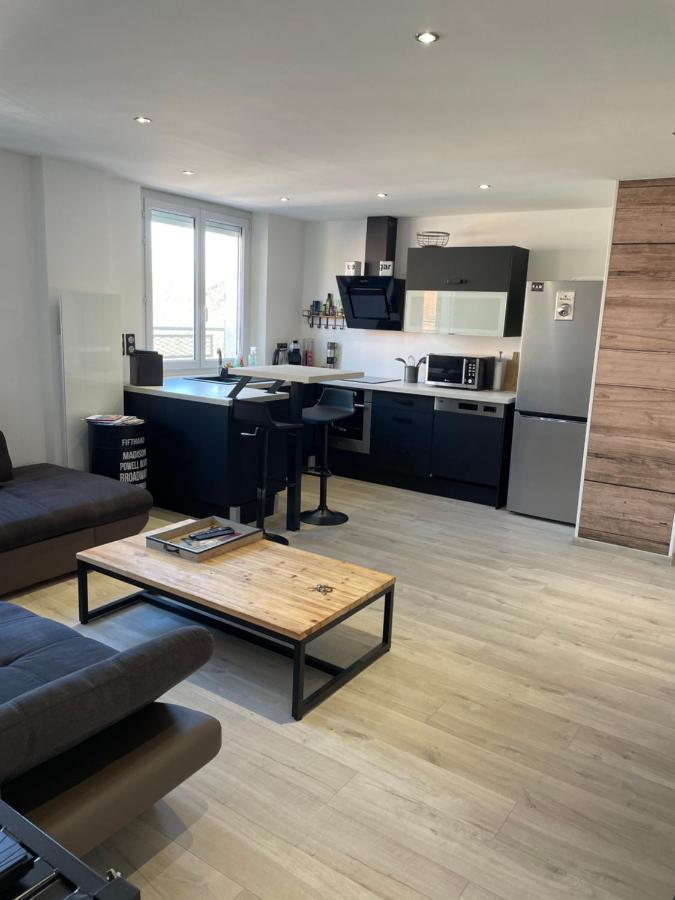 Appartement De Adrien Garage Prive Charleville-Mézières Exteriör bild