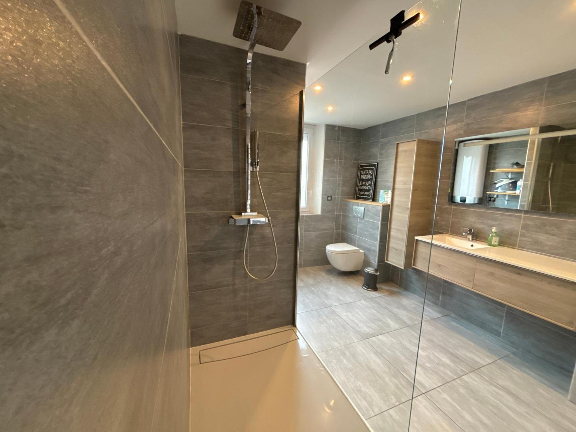 Appartement De Adrien Garage Prive Charleville-Mézières Exteriör bild